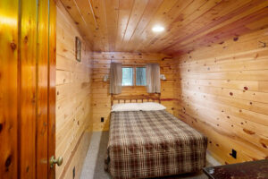 scenic-drive-resort-cookhouse-bedroom-1